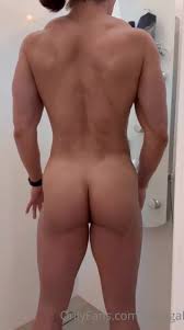 Sexy fbb muscular vladislava shower