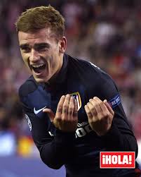 Antoine griezmann of france celebrates with his daughter mia griezmann after the 2018 fifa world cup russia final between france and croatia at. Baby Boom En El Atletico De Madrid Antoine Griezmann Ha Sido Papa