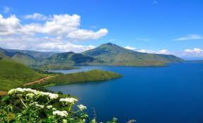 Danau ini merupakan danau terbesar di indonesia dan asia tenggara. Cerita Rakyat Sumatera Utara Asal Mula Danau Toba