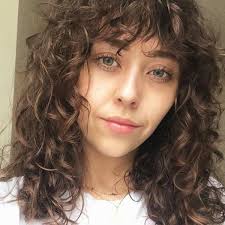 Those with curls know that it takes a little extra oomph to achieve a spiraling, bouncy, beautiful curl. How To Style Curly Hair