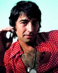 15 AÑOS SIN SANDRO, Por IP Noticias, Roberto Sánchez fue un artista único,  cantante, músico, actor, showman, uno de los más grandes ídolos populares  de todos los tiempos. Supo ser dueño de una voz sin ...