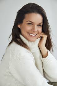 Debbie Pucci's Instagram, Twitter & Facebook