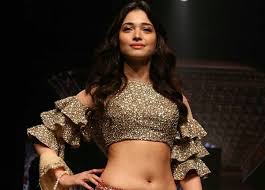 Marwadi aunty in green saree navel show in public; Impressive Blouse Designs To Flaunt This New Year 2021