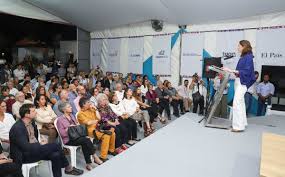 Facebook gives people the power to share and makes the world more open and connected. Lina Sinisterra Mazariegos Twitterren Con Mucho Orgullo Y En Uno De Mis Ultimos Actos Como Secretaria De Gobiernocali Inaugure Como Alcaldesa Encargada La Califerialibro En Compania De Mi Hija Emma Les Dimos