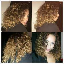 Wybierz z szerokiej gamy podobnych scen. Curly Natural Hair Mixed Race Curls Golden Balayage Ombre Mid Length Medium Curls Curly Hair Styles Naturally Natural Hair Styles Balayage Hair Purple