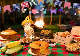 Festa junina é um tema simples e tudo o que for quadriculado ou colorido entra bem. Saiba Como Fazer Uma Festa Junina Durante A Quarentena Tetra Supermercado