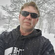 We all use jiffy cornbread mix in our dressing now tell my I'm lying ! 😋