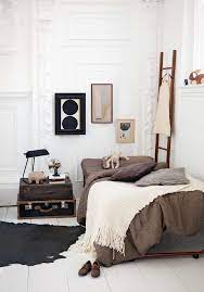 Leer In Je Interieur Stoer Stijlvol En Warm In Elke Kamer Vtwonen Home Decor Slaapkamer Slaapkamerinterieur Slaapkamerdesigns