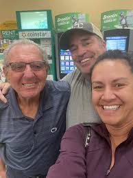 Half of KISS crashed Hymie's dinner time at Olive Garden 🤣