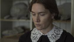 Alec secareanu, claire rushbrook, fiona shaw and others. Ammonite Film 2020 Moviepilot De