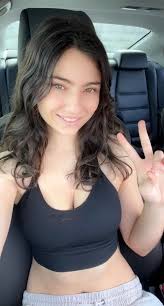 Private erotica girl: ease and tantalizing breasts in pictures