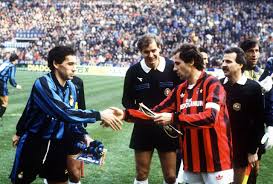 26a Giornata Campionato 1990 91 24 Marzo 1991 Inter Milan 0 1 Franco Baresi Scambia Il Gagliardetto Col Fratello Giuseppe Photos Vintage Futebol Vintage
