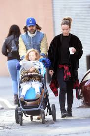 Actress olivia wilde explained to ellen why her two kids with jason sudeikis think she's their real mom. plus, the life itself star chats about her mom. Olivia Wilde Was Seen Out With Jason Sudeikis And Their Children In New York Celeb Donut