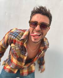 Brian Grosso 👑 (@brian.brit) · Instagram photos and Reels