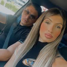 Prodajem ford focus 1.6 tdci 2006 godina Reg 27.4.2026 341.000 tkm Vozilo  je za svoje godine u super stanju limarijski jedino ima malo udubljen  prednji vozacev blatobran ostalo je sve uredu Mehancki