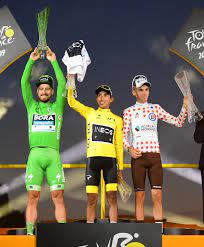 Still riding high from his giro d'italia victory, the colombian star confirmed he will target the spanish grand. Egan Bernal Feiert Tour De France Sieg Mit Kristallglas Trophae Von Skoda Auto Skoda Storyboard