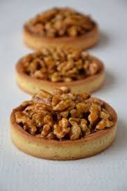 Tartelettes Aux Noix Caramel Au Beurre Sale L Heure Du Cream Tartelette Aux Noix Recettes De Cuisine Mini Tarte