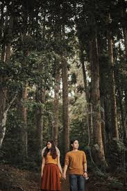 Villa Forest Picnic Engagement Shoot Of Janissa Kresna Pre Wedding Photoshoot Outdoor Pre Wedding Poses Picnic Engagement