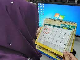 Mungkin ada yang keliru khususnya majikan juga dikehendaki memberitahu pekerjanya sama ada majikan memilih tarikh 30 julai 2019 sebagai cuti umum atau menggantikan ke tarikh lain. Cuti Hari Keputeraan Agong Wajib Diberi Kepada Pekerja