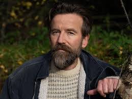 Dean Lennox's Instagram, Twitter & Facebook