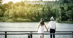 Kata hijab sendiri berasal dari bahasa arab yang berarti batasan. 10 Inspirasi Foto Prewedding Dengan Casual Outfit Happy Living