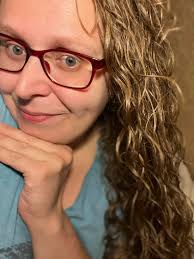 Hi I'm Stephanie from Michigan I am looking for a pen pal from each state  so if yOu see your state