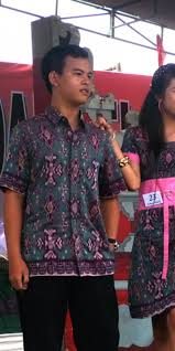 Trend terkini baju gamis modern wanita indonesia meliputi corak warna yang terang seperti cream, biru, merah muda, ungu dan hitam, hingga ada juga gamis motif batik. Legislator Mendorong Masyarakat Bali Gunakan Kain Endek Antara News Bali