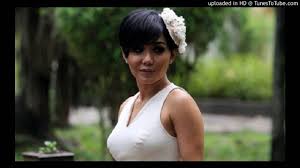 Dalam postingannya tersebut, yuni membagikan beberapa potret sang ayah bersama keluarga. Yuni Shara Gubahanku Chords Chordify