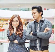 Bekerja sebumbung dengan arrayyan zainuddin (shukri yahaya) , memang tidak pernah terlintas di fikiran abby (intan. Telly Talk The Boss From Hell