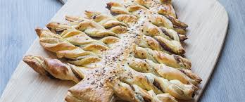 Voici une recette que vous pourrez réaliser à noël : Sapin Feuillete Pour L Apero Recette De Noel