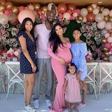 Three days after kobe bryant and gianna 'gigi' bryant's death in a fatal helicopter crash, kobe's wife vanessa bryant has broken her silence. Kobe Bryant S Grieving Wife Vanessa Can T Finish A Sentence Without Crying Pals Say