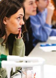 Why choose us? 08 Courses, Apprenticeships & Enrichment 32 The Low-Down 210  Course Index 06 How to Apply 224 Your Journey t