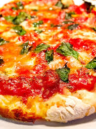 Pizza Margherita Den Klassiker Aus Italien Selber Machen Pizza Margherita Lebensmittel Essen Margherita Rezept