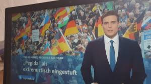 Schon als schüler lebte constantin schreiber einige monate in damaskus, arbeitete später als reporter im libanon und in dubai. G Odhaen Ipyym