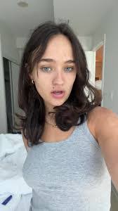 Allison Dent's Instagram, Twitter & Facebook