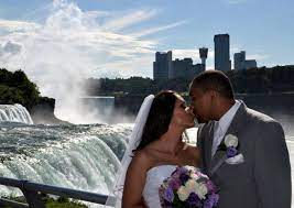 Niagara Falls Wedding Ian Chrissy Niagara Falls Wedding Fall Wedding Photos Fall Wedding Pics