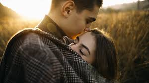 Gambar orang ciuman dan kata kata romantis. 25 Kata Kata Bijak Cinta Bahasa Inggris Yang Indah Dan Keren 2021 Poskata