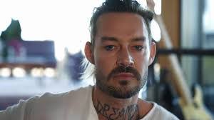 Daniel Bottoms's Instagram, Twitter & Facebook