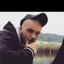 Stream El Diablo music