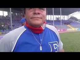 Henry Roa hablando antes del juego