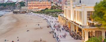 Toute l'équipe vous présente ses meilleurs voeux ! Biarritz Travel France Europe Lonely Planet