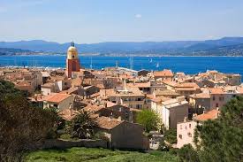 Une capacité de 734 mouillages pour une superficie de 9 hectares et une localisation au coeur du village. Saint Tropez Gassin And Port Grimaud Private Shore Excursion 2021 St Tropez