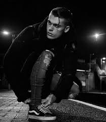 His first world title in 1990, at the age of 21, made him the youngest. Faces 1 O Stephen James Wattpad