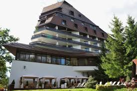 Copii pana la 5 ani beneficiaza de servicii gratuite de cazare,cazati impreuna cu parintii, fara mese incluse acceptam plata si cu tichete/carduri de vacanta: Hotel Alpin Poiana Brasov Cazare Poiana Brasov0 Oferte Disponibile