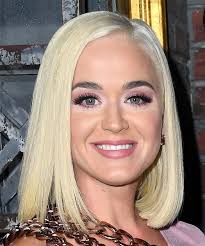 Katy perry looked amazing with her blonde hairstyle (and a small blue streak). 31 Katy Perry Hairstyles Hair Cuts And Colors