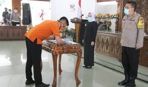 Visitors come mostly to do business related to the petroleum exploration. Optimalkan Mall Pelayanan Publik 12 Instansi Di Bojonegoro Tandatangani Mou Kabar Pasti