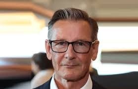 Alexander Schutz's Instagram, Twitter & Facebook