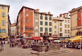 Le Puy En Velay La Place Du Plot Paysage Auvergne Le Puy En Velay Puy
