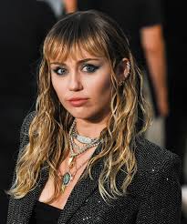 Blonde hair naturally reacts with sunlight and ultraviolet radiation to create subtle shades of color, from brown tones to nearly with proper color matching and basic care, blonde hair highlights can turn any shade of blonde into a stunning style with texture and flair. Miley Cyrus Debuts New Blonde Hair Color After Breakup