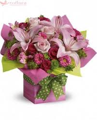 Pink Present Aranjament Din Trandafiri Crini Si Crizanteme Birthday Flowers Bouquet Birthday Flower Delivery Birthday Flowers